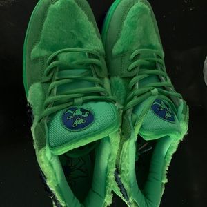 Dunk green fuzzy size 10 used but good